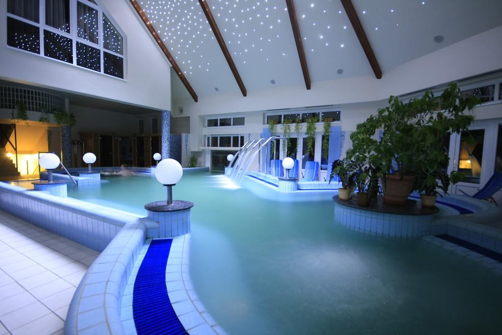 Orchidea Hotel Lipót Exteriör bild