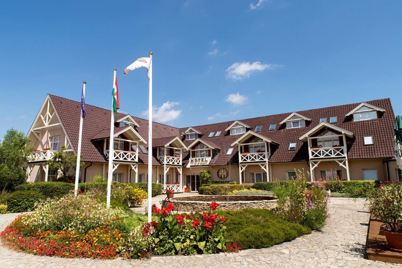 Orchidea Hotel Lipót Exteriör bild